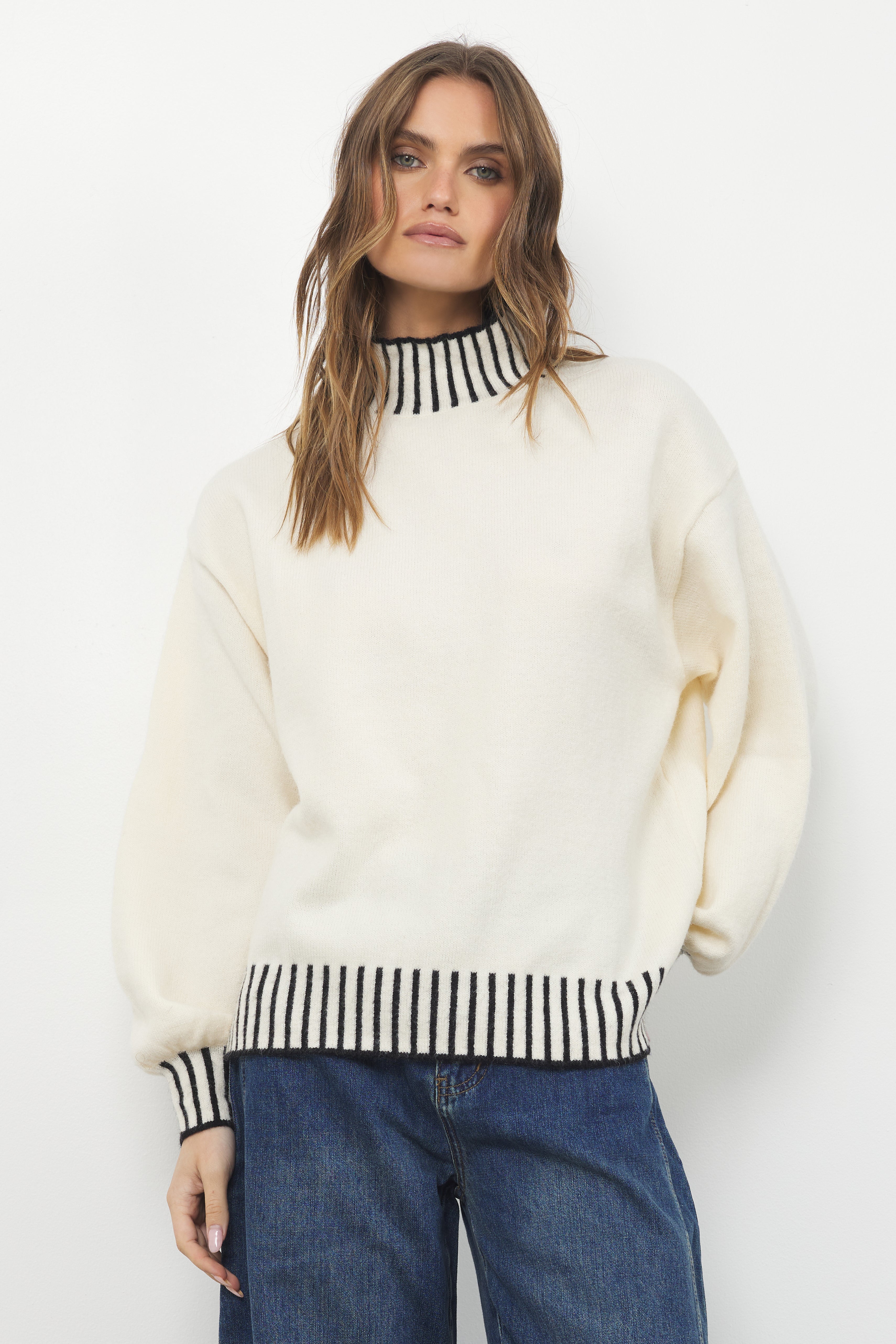 Don’t Be A Stitch White Black Knit Top